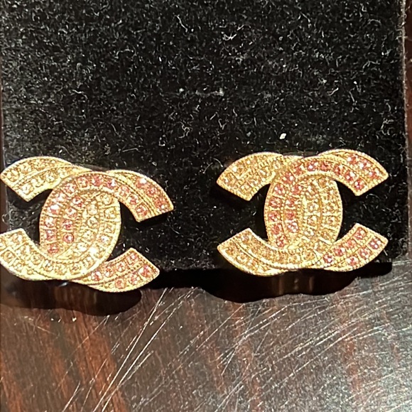 Vintage Chanel clip on earrings - Picture 2 of 4
